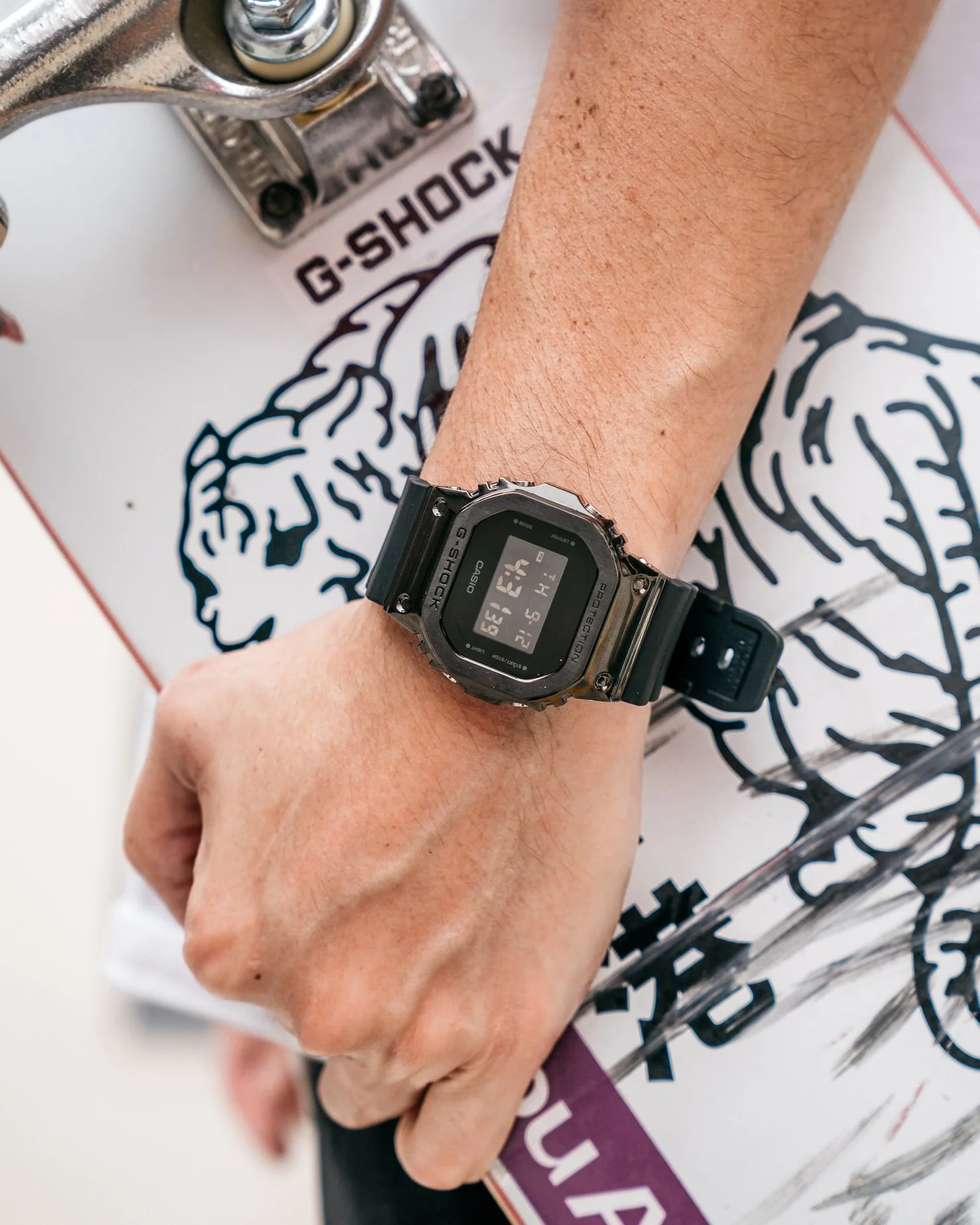CASIO G-SHOCK GM-5600U-1DR DIGITAL SILVER BLACK WATCH - Image 9