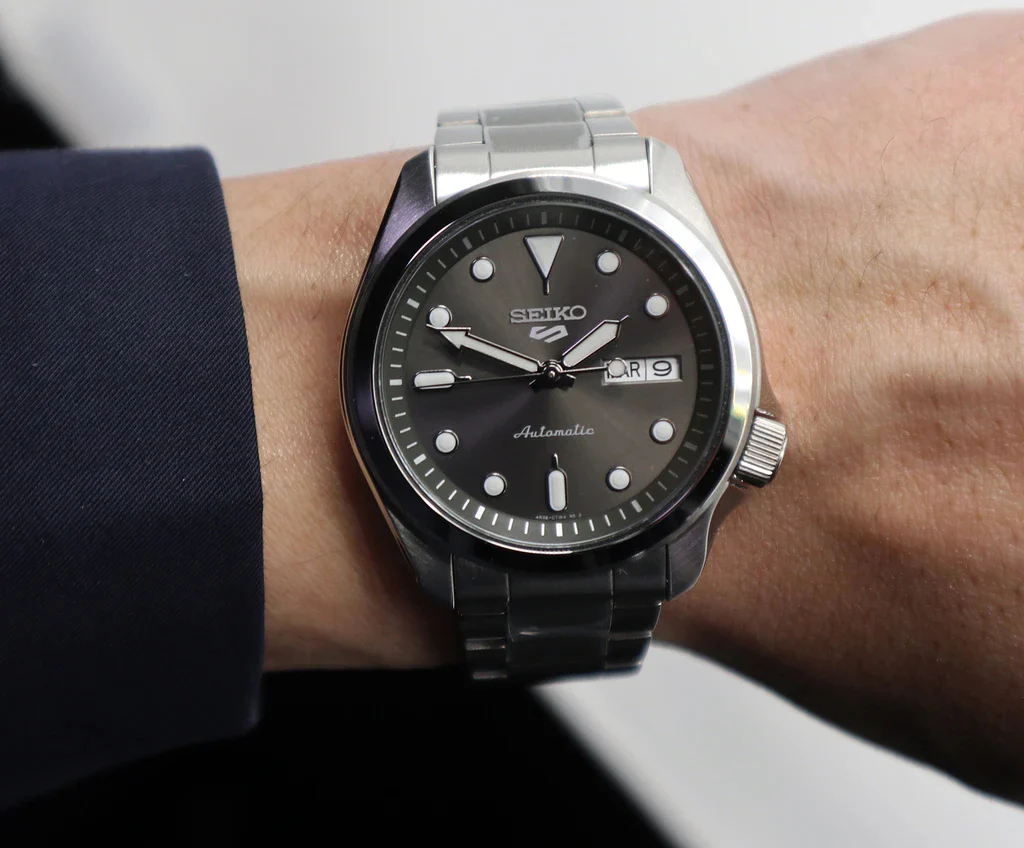SEIKO 5 SPORTS SRPE51K1 AUTOMATIC 3 HANDS DATE MEN WATCH - Image 2