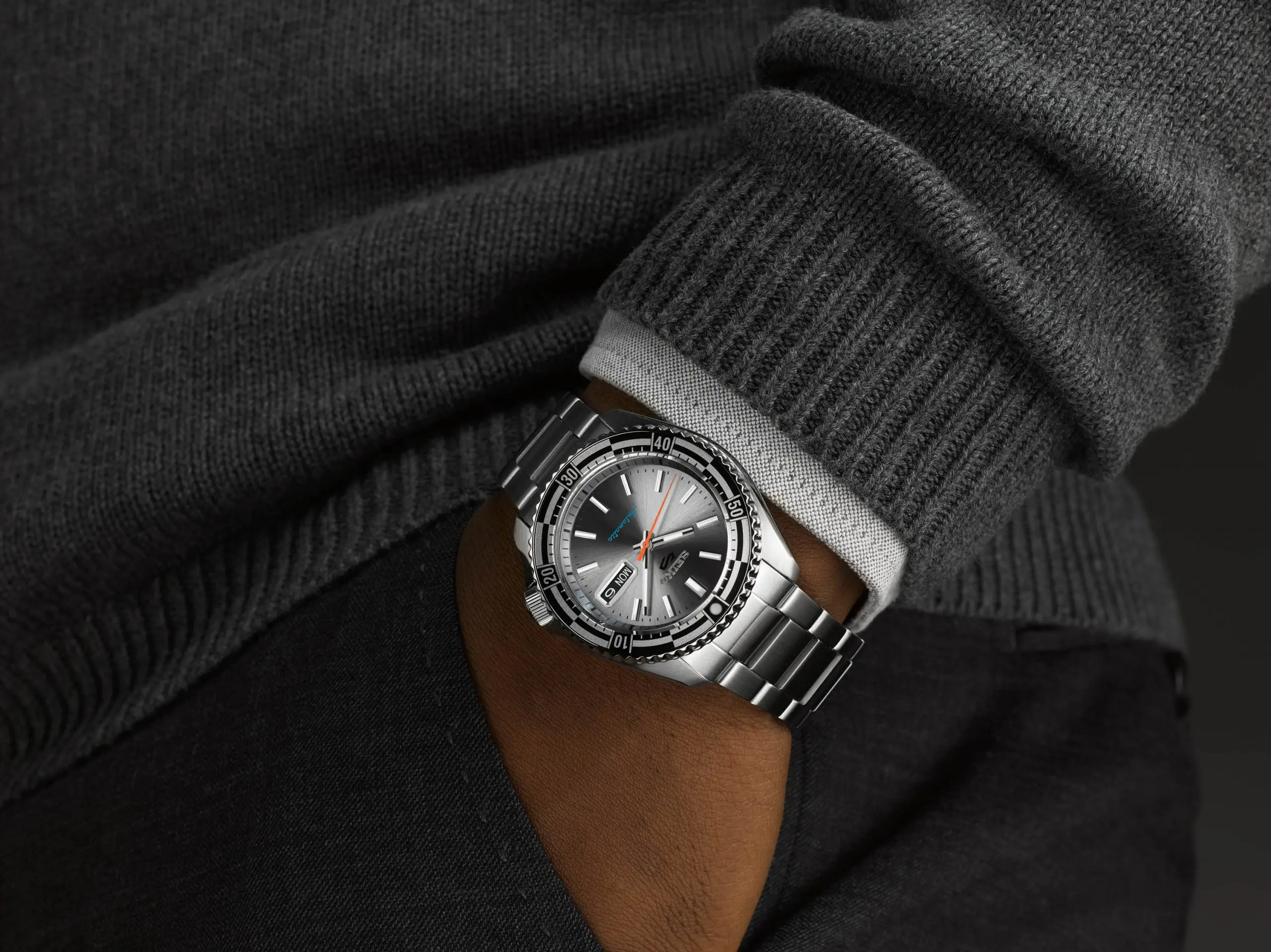SEIKO 5 SPORTS SRPK09K1 SPECIAL EDITION THE ‘NEW RALLY DIVER’ RETRO COLOUR MEN WATCH - Image 3